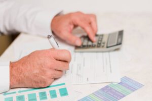 Usuario realizando deduccion de declaracion de la renta con alquiler